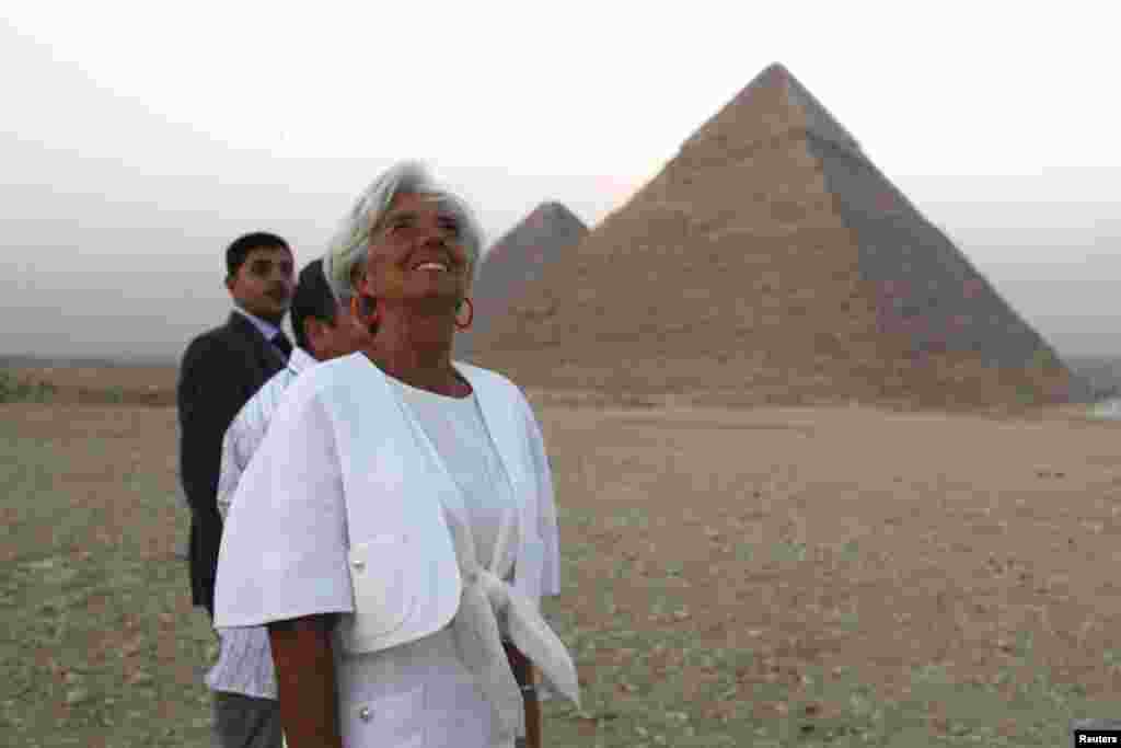 International Monetary Fund (IMF) Managing Director Christine Lagarde looks at one of the pyramids while listening to a guide's explanation as she visits the pyramids in Giza, at the end of her visit to Egypt, August 22, 2012. 