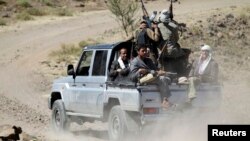 Tribesmen supporting the Shi'ite Houthi rebels ride a truck in Yareem town of Yemen's central province of Ibb, Oct. 22, 2014.