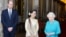 Nữ hoàng Anh Elizabeth và Hoàng từ William tiếp bà Aung San Suu Kyi, nhà lãnh đạo trên thực tế cùa Myanmar tại London, ngày 5/5/2017.