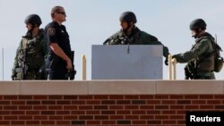 La police d'Oklahoma intervient sur une université à Norman, le 22 janvier 2014.