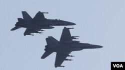 Dua pesawat tempur Kanada CF-18 Hornets bertolak dari pangkalan militer NATO di Trapani, Italia untuk bergabung dalam operasi militer untuk menegakkan zona larangan terbang di atas udara Libya.