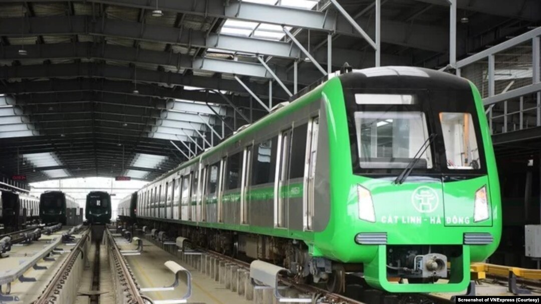 Tàu điện của dự án tuyến đường sắt Cát Linh-Hà Đông do nhà thầu Trung Quốc xây dựng. Phó Thủ tướng Trịnh Đình Dũng yêu cầu đưa dự án vào hoạt động sau nhiều năm trì hoãn. Hình minh họa. (Ảnh chụp màn hình VnExpress)