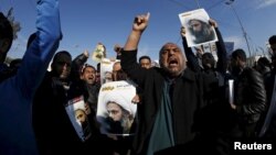 Supporters of Shi'ite cleric Moqtada al-Sadr protest against the execution of Shi'ite Muslim cleric Nimr al-Nimr in Saudi Arabia, during a demonstration in Baghdad, Jan. 4, 2016.