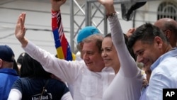 El candidato presidencial, Edmundo González y la líder opositora, María Corina Machado durante un mitin. 