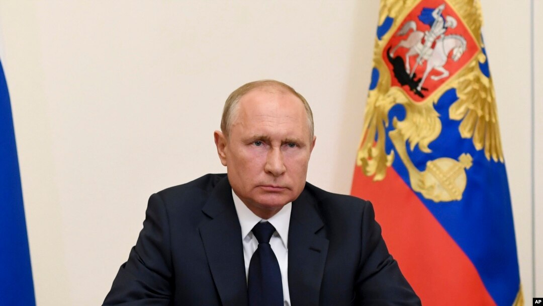 Presiden Rusia, Vladimir Putin, saat menyampaikan pidato kenegaraan dari kediaman Novo-Ogaryovo residence di luar Moskow, 11 Mei 2020.