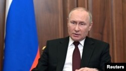 Tổng thống Vladimir Putin đọc diễn văn truyền hình đến dân Nga liên quan đến việc công nhận các vùng ly khai ở Đông Ukraine.
