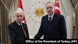 AK Parti-MHP komisyonunun çalışmalarını bitirdikten sonra MHP lideri Bahçeli ve Cumhurbaşkanı Erdoğan'ın biraraya gelmesi bekleniyor.