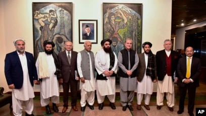 Chinese and Pakistani officials meeting