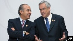 Los expresidentes de Chile, Sebastián Piñera, derecha y el de México, Felipe Calderón son algunos de los exmandatarios que se unen por la democracia en Venezuela.