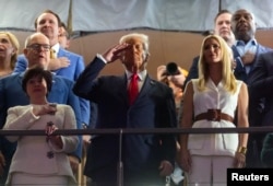 Presiden AS Donald Trump dan Ivanka Trump ikut menyaksikan acara Super Bowl LIX di Ceasars Superdome, New Orleans, AS (courtesy: Mark J. Rebilas-Imagn Images).