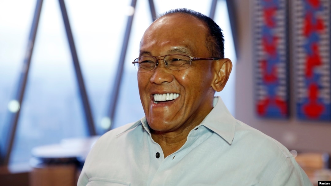 Kandidat calon presiden dari Partai Golkar Aburizal Bakrie dalam sebuah wawancara di Jakarta. (Foto: Dok)