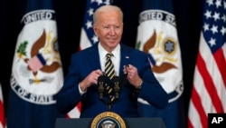 Prezidan Joe Biden te fèk rive nan Depatman Deta pou l fè diskou li sou relasyon entènasyonal USA jedi 4 fevriye 2021 an,