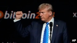 Tadašnjki republikanski predsjednički kandidat bivši predsjednik Donald Trump govori na konferenciji Bitcoin 2024 27. jula 2024. u Nashvilleu, Tenn. (AP Photo/Mark Humphrey, File)