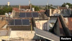 Solar panels are installed on the rooftops of residential houses in Modhera, India's first round-the-clock solar-powered village, in the western state of Gujarat, India, October 19, 2022. (REUTERS/Sunil Kataria)