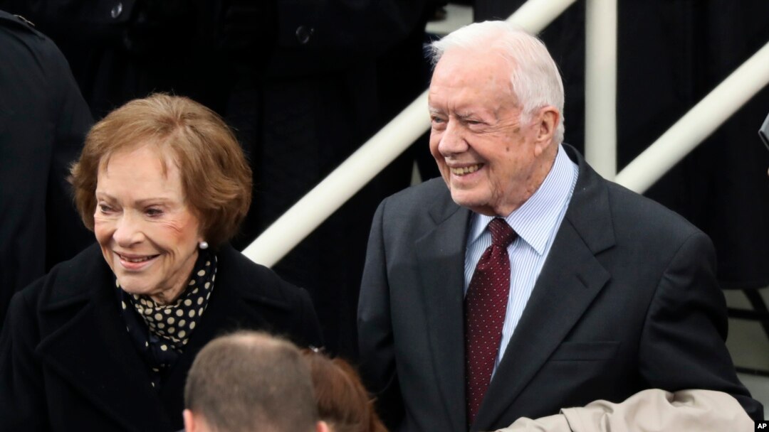 Jimmy Carter dan istrinya, Rosalynn Carter, menghadiri pelantikan Donald Trump di Washington DC hari Jumat (20/1).