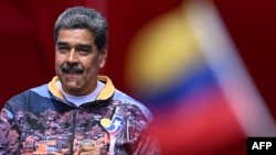 El presidente y candidato a la reelección Nicolás Maduro sonríe durante un acto de campaña en Caracas, el 18 de julio de 2024.