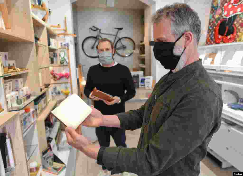 جرمنی کے شہر میونخ میں تمام چھوٹی بڑی دکانیں گاہکوں کی خریداری کے لیے کھول دی گئی ہیں۔