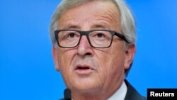 European Commission President Jean-Claude Juncker holds a news conference at the European Council in Brussels, Belgium, Oct. 30, 2016. 