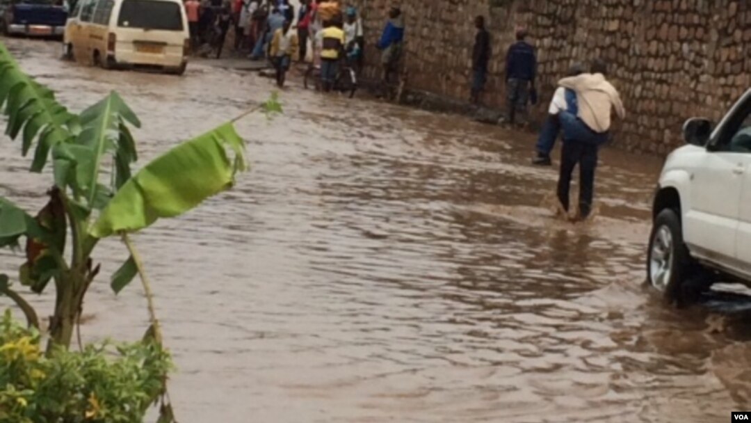 Isuku rike n’ubukene bw’amazi n’ivyo bintu nyamukuru vyatumye ingwara ya Cholera yaduka mu Burundi