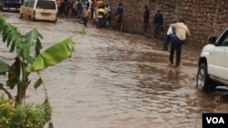 Isuku rike n’ubukene bw’amazi n’ivyo bintu nyamukuru vyatumye ingwara ya Cholera yaduka mu Burundi