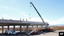 Proyecto binacional empezó en julio de 2011 y promete aliviar el tránsito comercial y peatonal entre EE.UU. y México.