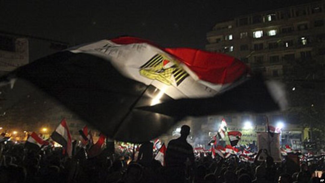 Arivski snimak: Pristalice slave pobedu Mohameda Morsija na predsedničkim izborima na kairskom trgu Tahrir, 25. jun 2012.