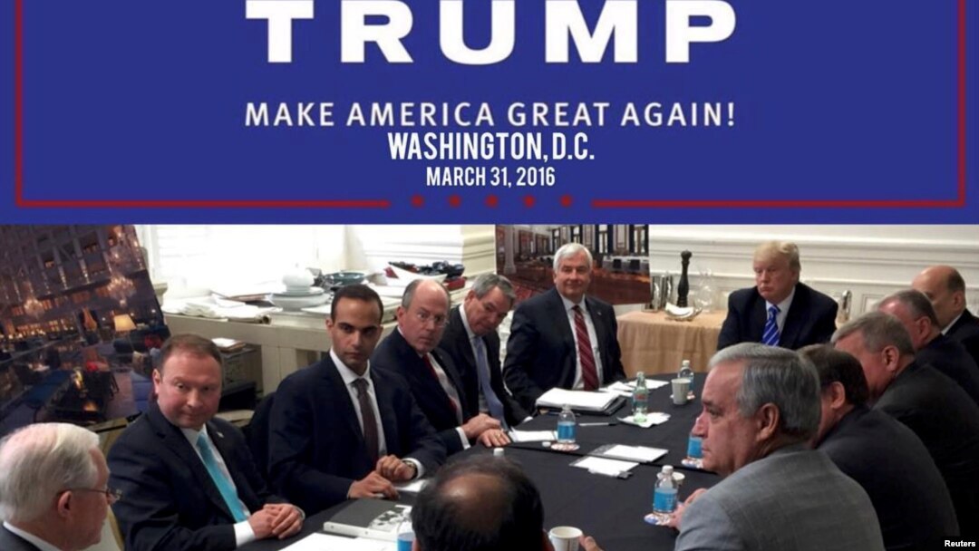George Papadopoulos (ketiga dari kiri) tampak dalam sebuah foto yang dirilis oleh akun media sosial Donald Trump dengan tajuk yang mengatakan foto adalah rapat keamanan nasional untuk kampanyenya di Washington DC, 31 Maret 2016 dan dirilis 1 April 2016.