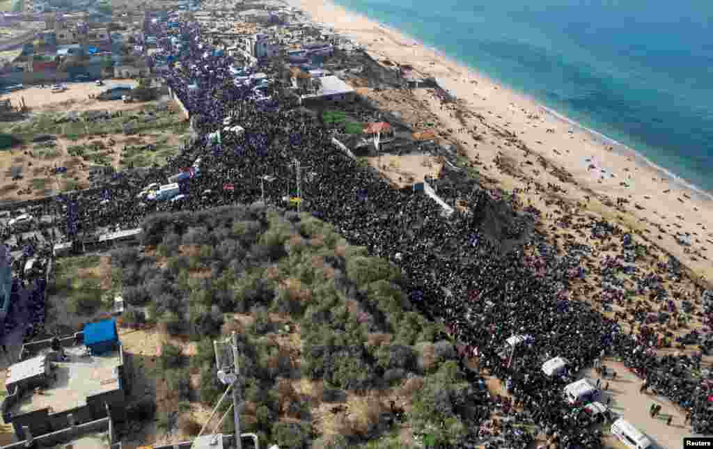 A drone view shows Palestinians waiting to be allowed to return to their homes in northern Gaza after they were displaced to the south at Israel&#39;s order during the war, in the central Gaza Strip.