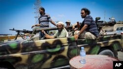 سه‌رهه‌ڵـداوان له‌ ته‌رابلوس ده‌ست به‌سه‌ر بنکه‌یه‌کی له‌شـکریدا ده‌گرن