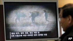 한국 경기도 파주시 통일전망대에 설치된 TV에서 북한의 정치범 수용소에 관한 동영상이 나오고 있다. (자료사진)