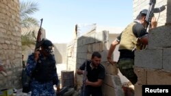 اعضای نیروهای امنیتی و رزمندگان قبیله ای عراق در کمین پیکارجویان گروه موسوم به «دولت اسلامی» در حومه رمادی