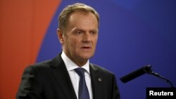 Presiden Dewan Uni Eropa Donald Tusk memberikan keterangan pers di Valletta, Malta, Kamis (12/11).