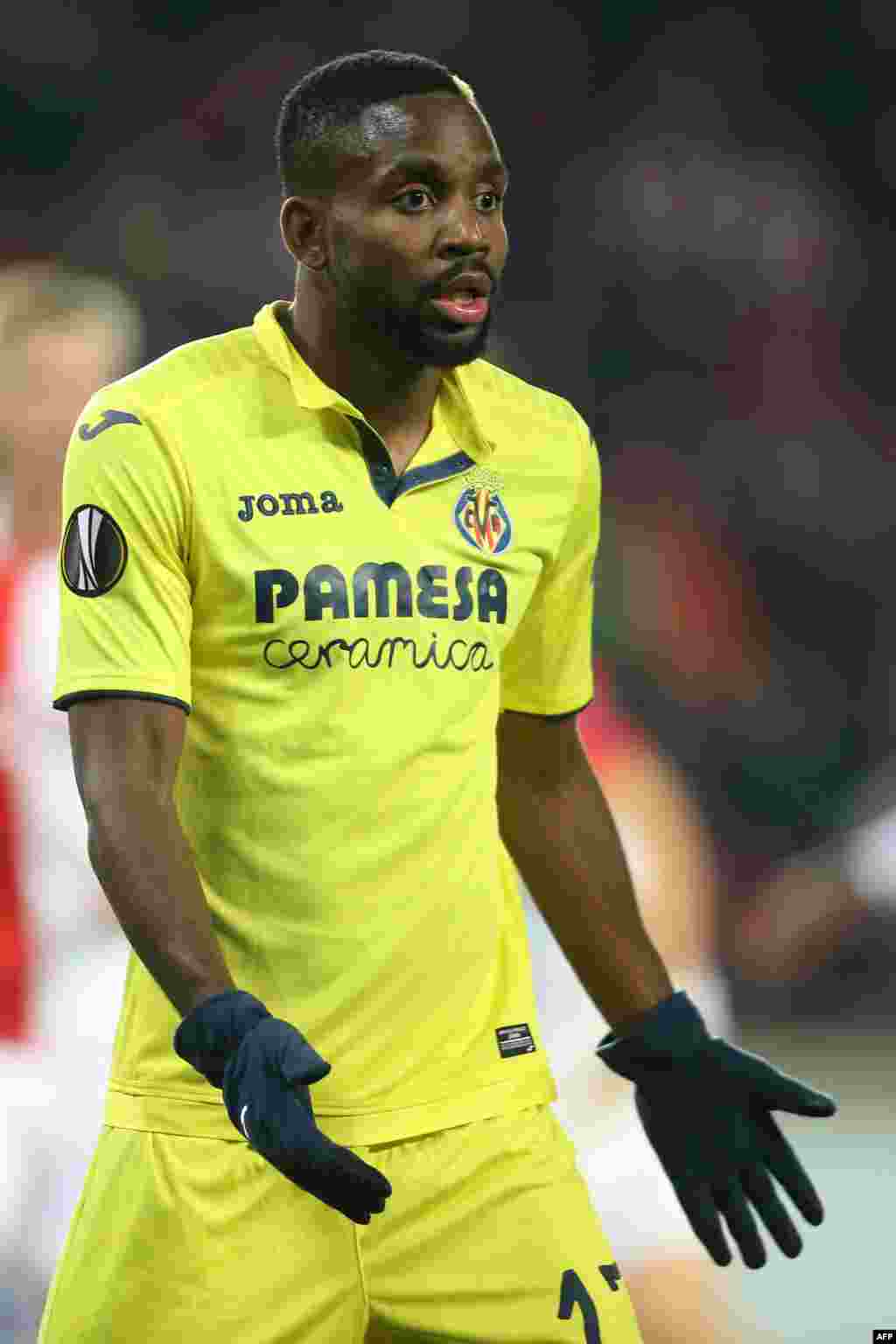 L'attaquant de Villarreal du RD Congo, Cedric Bakambu, lors d'un match de Slavia Prague contre Villarreal, à Prague, le 2 novembre 2017