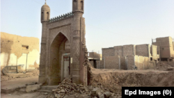 Koshg'ar shahridagi vayron qilingan masjid