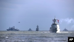 Kapal perang milik China dan Rusia turut serta dalam latihan militer gabungan di Laut Timur China pada 27 Desember 2022. (Foto: Xu Wei/Xinhua via AP, File)