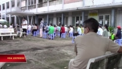 Người dân Việt Nam mong đợi được chích ngừa COVID