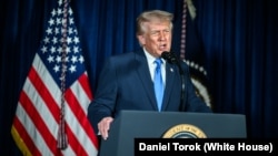 资料照片：特朗普总统(2025年11月26日)