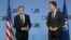 13 Kasım 2024 - ABD Dışişleri Bakanı Antony Blinken (solda) ve NATO şefi Mark Rutte (sağda), Brüksel'e yaptığı bir günlük ziyaret sırasında NATO karargahındaki toplantılarından önce basına konuştu.