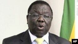 Zimbabwe's PM Morgan Tsvangirai addresses a press conference at his party offices in Harare.<br>