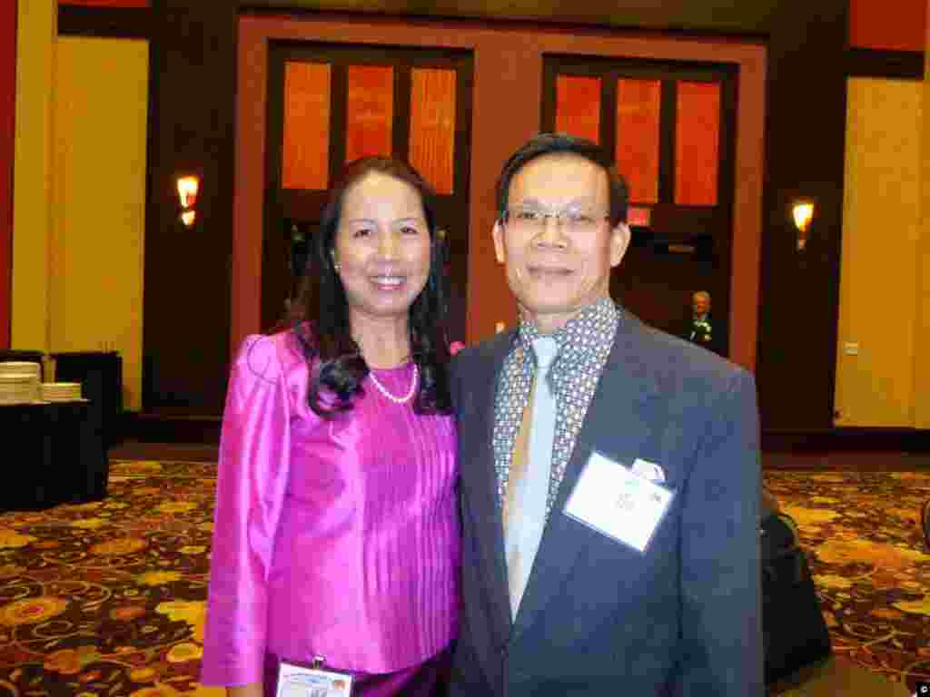 ຍາ​ເອື້ອຍ ພອນ​ສະອາດ ຈຸນລະ​ມະນີ ຄໍາ​ລີ