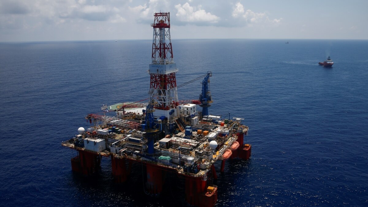 Beijing Preps 10-Story Oil Drilling Platform for South China Sea ...