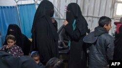 Zarokên li Kampa Holê