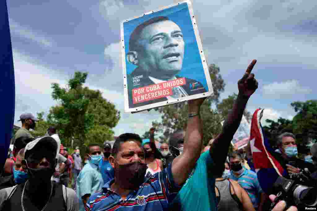 People shout slogans in support of the government as Cuba&#39;s President Miguel Diaz-Canel (not pictured) talks to the media, in San Antonio de los Banos, Cuba, July 11, 2021. 