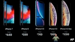 Phil Schiller, Senior Wakil Presiden Marketing Apple, menjelaskan 3 iPhone terbaru Apple: iPhone XS, iPhone XS Max dan iPhone XR di Cupertino, California, Rabu (12/9). 