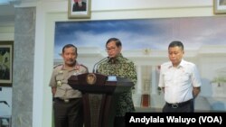 Sekretaris Kabinet Pramono Agung berbicara dalam sebuah konferensi pers di Kantor Presiden Jakarta. (VOA/Andylala)