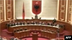 Parlamenti shqiptar shqyrton projektligjin mbi gjykatat administrative