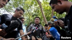 Thai police Lieutenant General Prawut Thavornsiri speaks to the media at the Royal Thai Police headquarters in Bangkok, Thailand, Aug. 30, 2015. 