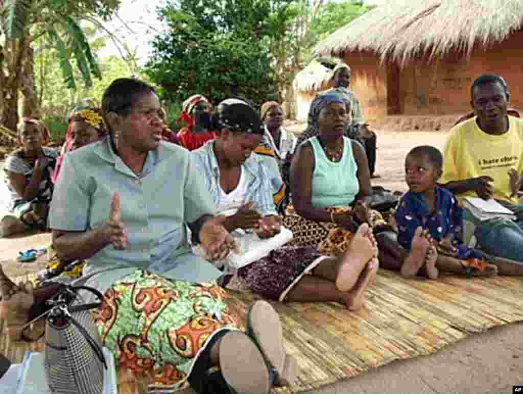 Go Girls!-trained counselors lead a discussion with parents on adult-child communication. (Faustino Weliha)