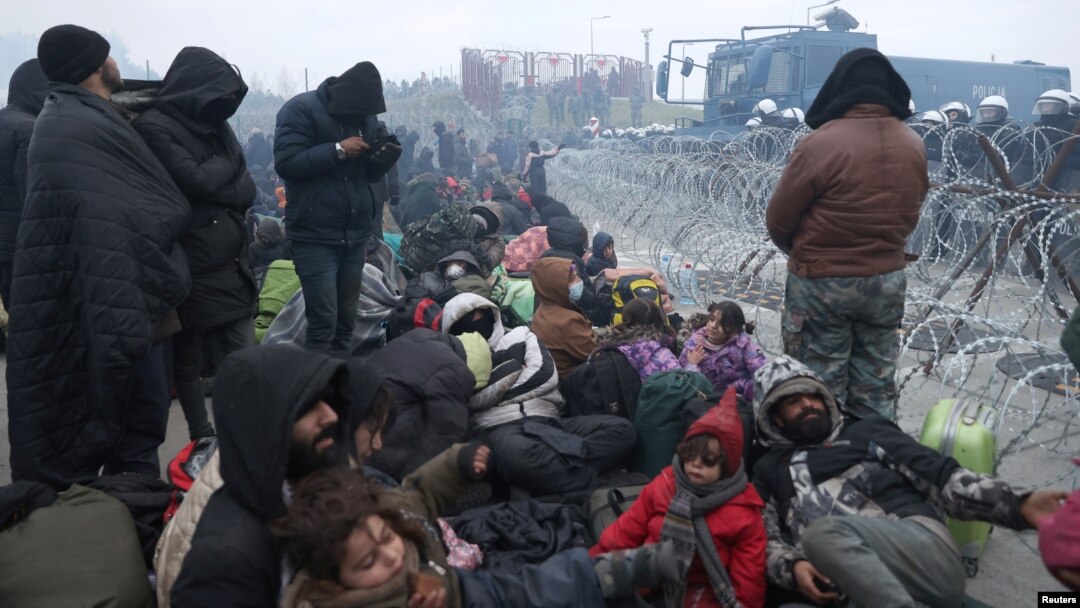 Para migran di kota Grodno, Belarus dekat perbatasan Polandia (15/11). 