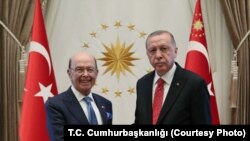 土耳其总统埃尔多安（右）在安卡拉会晤到访的美国商务部长罗斯。（2019年9月10日）